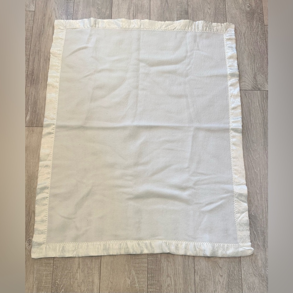Vintage Quiltex 100% ACRYLIC Cream BABY BLANKET SATIN TRIM 44” X 35”